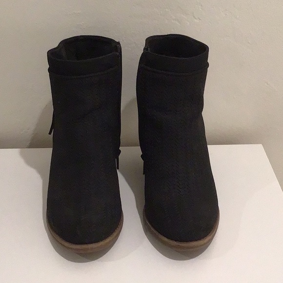 Black Roxy ankle booties - Picture 2 of 3
